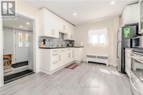 32 Walnut Lane, Brant, ON - Indoor Photo Showing Kitchen