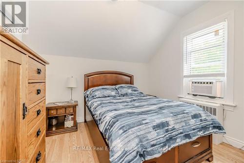 32 Walnut Lane, Brant, ON - Indoor Photo Showing Bedroom