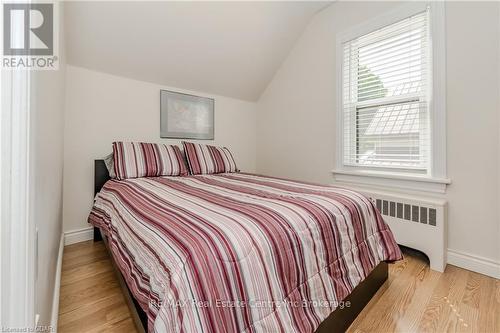 32 Walnut Lane, Brant, ON - Indoor Photo Showing Bedroom