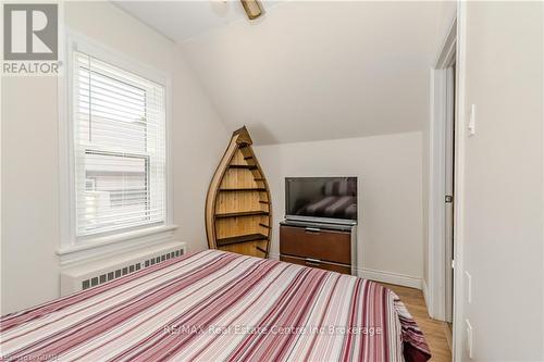 32 Walnut Lane, Brant, ON - Indoor Photo Showing Bedroom