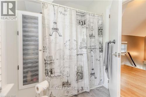 32 Walnut Lane, Brant, ON - Indoor Photo Showing Bathroom