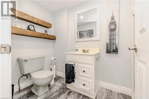 32 Walnut Lane, Brant, ON - Indoor Photo Showing Bathroom