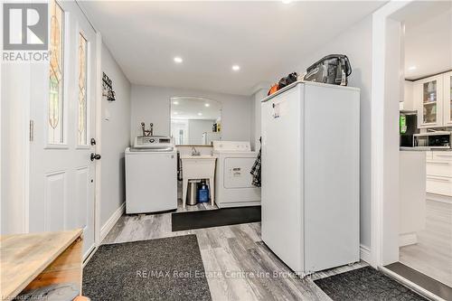 32 Walnut Lane, Brant, ON - Indoor Photo Showing Laundry Room