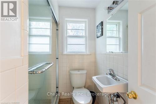 402 Guelph Line, Burlington (Brant), ON - Indoor Photo Showing Bathroom