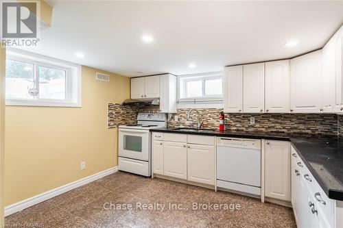 402 Guelph Line, Burlington (Brant), ON - Indoor Photo Showing Kitchen