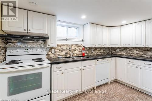 402 Guelph Line, Burlington (Brant), ON - Indoor Photo Showing Kitchen With Double Sink