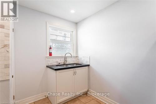 402 Guelph Line, Burlington (Brant), ON - Indoor Photo Showing Other Room