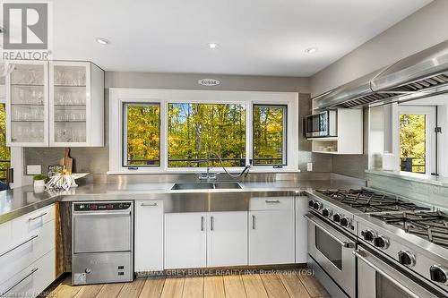 3476 Garden Of Eden Road, Clearview, ON - Indoor Photo Showing Kitchen With Double Sink