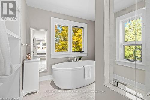 3476 Garden Of Eden Road, Clearview, ON - Indoor Photo Showing Bathroom