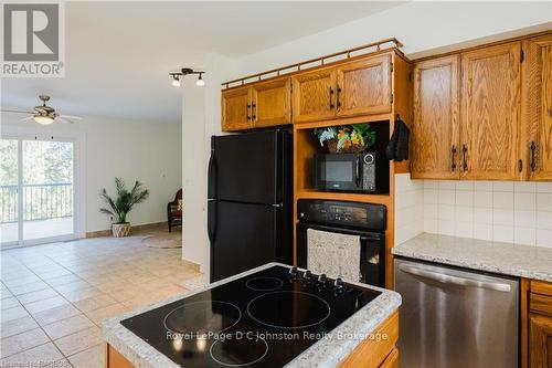 7199 Highway 21, South Bruce Peninsula, ON - Indoor Photo Showing Kitchen