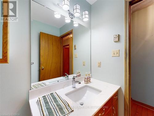 775 21St E, Owen Sound, ON - Indoor Photo Showing Bathroom