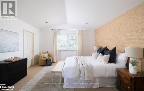 111 Rodney Street, Collingwood, ON - Indoor Photo Showing Bedroom