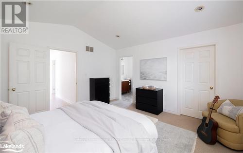 111 Rodney Street, Collingwood, ON - Indoor Photo Showing Bedroom