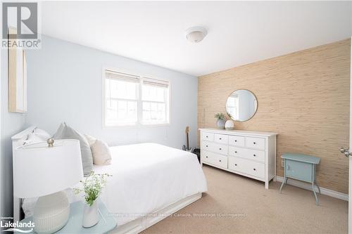 111 Rodney Street, Collingwood, ON - Indoor Photo Showing Bedroom