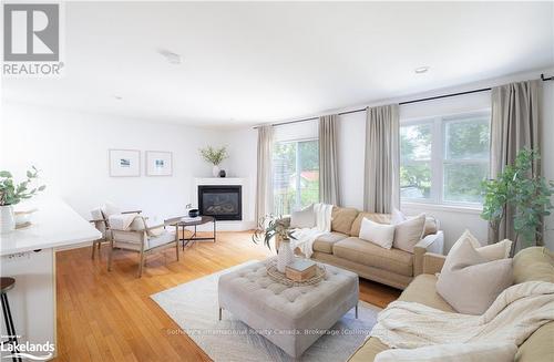 111 Rodney Street, Collingwood, ON - Indoor Photo Showing Living Room With Fireplace