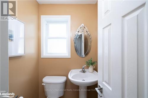 111 Rodney Street, Collingwood, ON - Indoor Photo Showing Bathroom