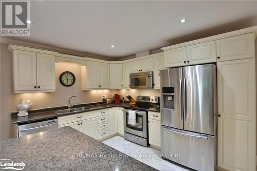 75 Greenway Drive, Wasaga Beach, ON - Indoor Photo Showing Kitchen With Double Sink