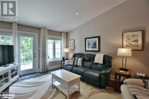 75 Greenway Drive, Wasaga Beach, ON - Indoor Photo Showing Living Room