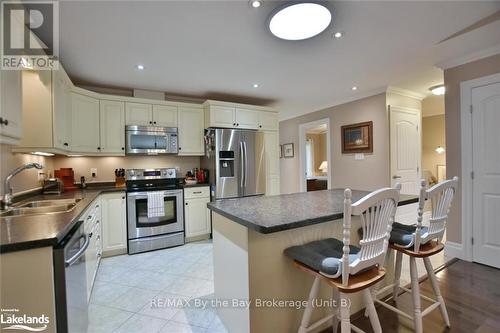 75 Greenway Drive, Wasaga Beach, ON - Indoor Photo Showing Kitchen With Double Sink