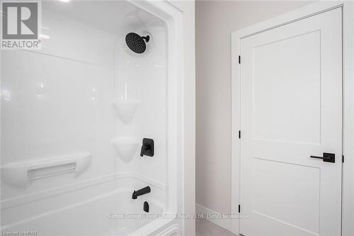 15 Kastner Street, Stratford (Ellice), ON - Indoor Photo Showing Bathroom