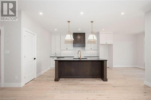 15 Kastner Street, Stratford (Ellice), ON - Indoor Photo Showing Kitchen