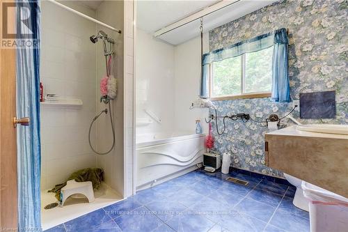 989 Silver Lake Rd, South Bruce Peninsula, ON - Indoor Photo Showing Bathroom