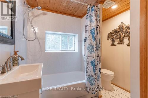 5202 Highway 6, Northern Bruce Peninsula, ON - Indoor Photo Showing Bathroom