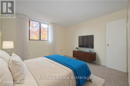 402 - 93 Westwood Road, Guelph (West Willow Woods), ON - Indoor Photo Showing Bedroom