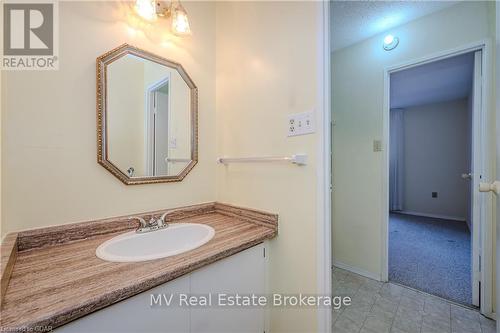 402 - 93 Westwood Road, Guelph (West Willow Woods), ON - Indoor Photo Showing Bathroom