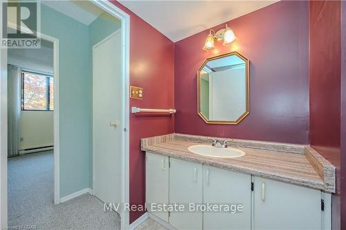 402 - 93 Westwood Road, Guelph (West Willow Woods), ON - Indoor Photo Showing Bathroom