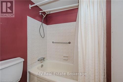 402 - 93 Westwood Road, Guelph (West Willow Woods), ON - Indoor Photo Showing Bathroom