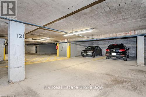 402 - 93 Westwood Road, Guelph (West Willow Woods), ON - Indoor Photo Showing Garage