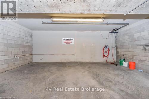 402 - 93 Westwood Road, Guelph (West Willow Woods), ON - Indoor Photo Showing Garage