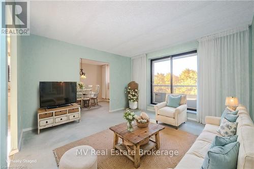 402 - 93 Westwood Road, Guelph (West Willow Woods), ON - Indoor Photo Showing Living Room