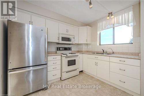 402 - 93 Westwood Road, Guelph (West Willow Woods), ON - Indoor Photo Showing Kitchen With Double Sink