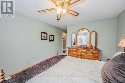 401 - 8 Christopher Court, Guelph (Hanlon Creek), ON - Indoor Photo Showing Bedroom