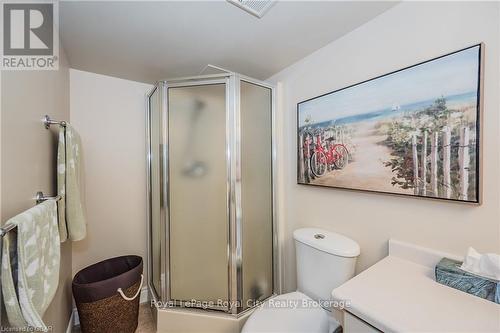 401 - 8 Christopher Court, Guelph (Hanlon Creek), ON - Indoor Photo Showing Bathroom