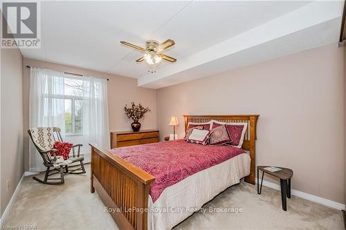 401 - 8 Christopher Court, Guelph (Hanlon Creek), ON - Indoor Photo Showing Bedroom