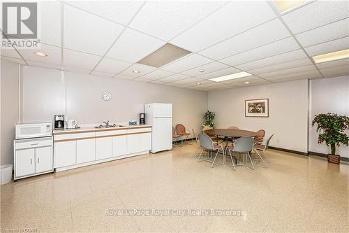 401 - 8 Christopher Court, Guelph (Hanlon Creek), ON - Indoor