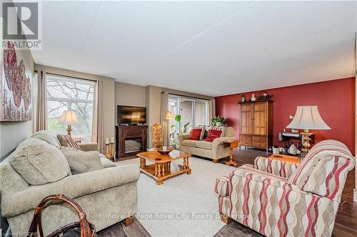 401 - 8 Christopher Court, Guelph (Hanlon Creek), ON - Indoor Photo Showing Living Room