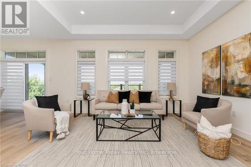 38 Faith Drive, Mapleton (Drayton), ON - Indoor Photo Showing Living Room