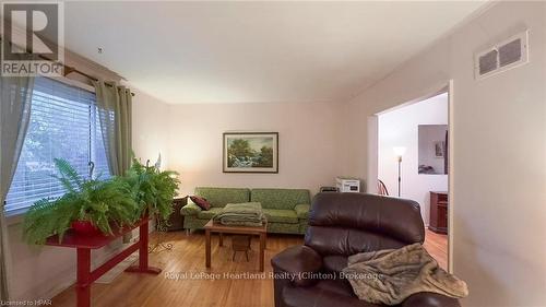 53 Victoria Boulevard, Huron East (Vanastra), ON - Indoor Photo Showing Living Room