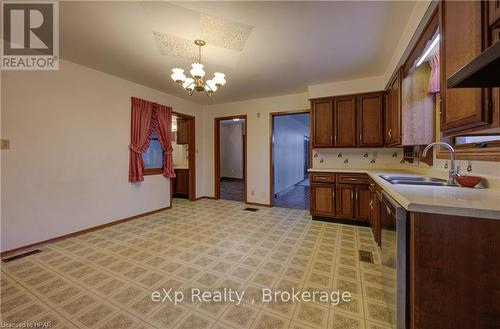 311371 Hwy 6, Southgate, ON - Indoor Photo Showing Kitchen With Double Sink