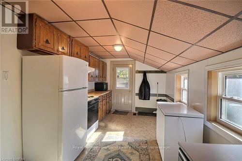 122 Mary Street, Central Huron (Clinton), ON - Indoor Photo Showing Kitchen