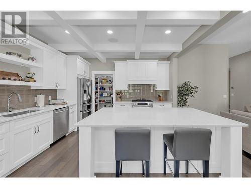 224 Lost Creek Court, Kelowna, BC - Indoor Photo Showing Kitchen With Upgraded Kitchen