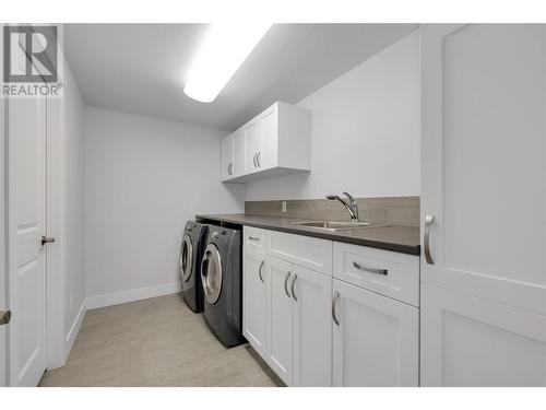 224 Lost Creek Court, Kelowna, BC - Indoor Photo Showing Laundry Room