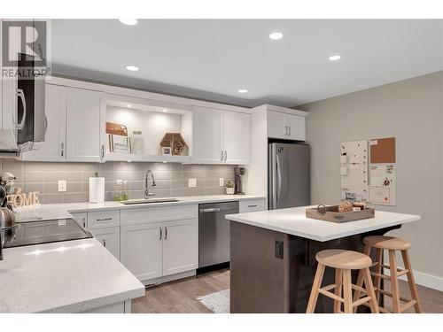 224 Lost Creek Court, Kelowna, BC - Indoor Photo Showing Kitchen With Upgraded Kitchen