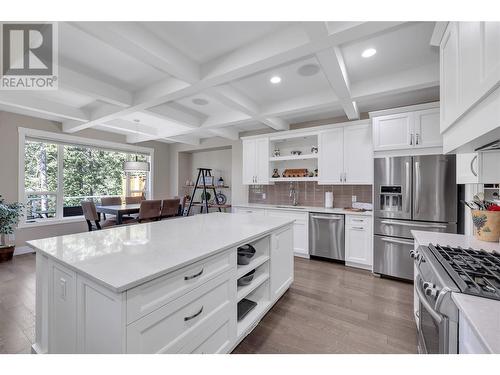 224 Lost Creek Court, Kelowna, BC - Indoor Photo Showing Kitchen With Upgraded Kitchen