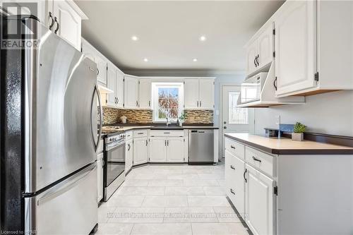 3012 Brookhaven Drive, Howick, ON - Indoor Photo Showing Kitchen