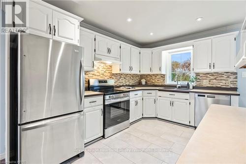 3012 Brookhaven Drive, Howick, ON - Indoor Photo Showing Kitchen